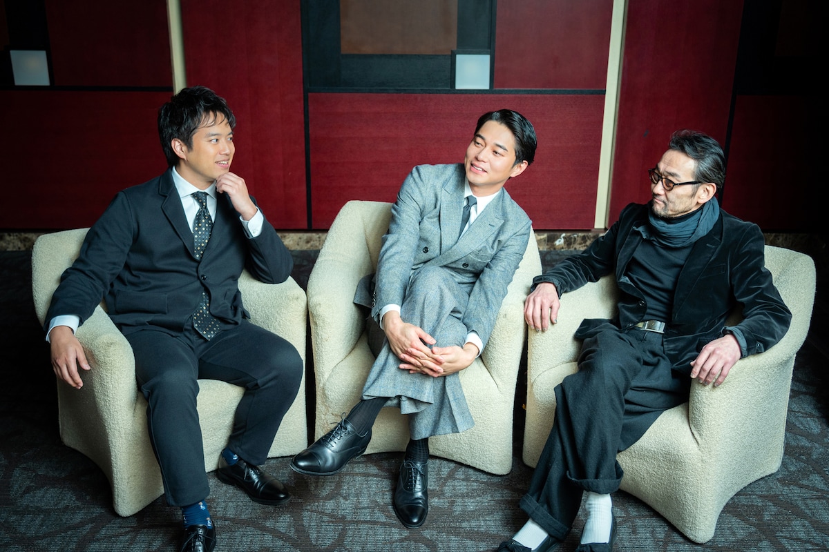 左から三浦貴大、東出昌大、吹越満。