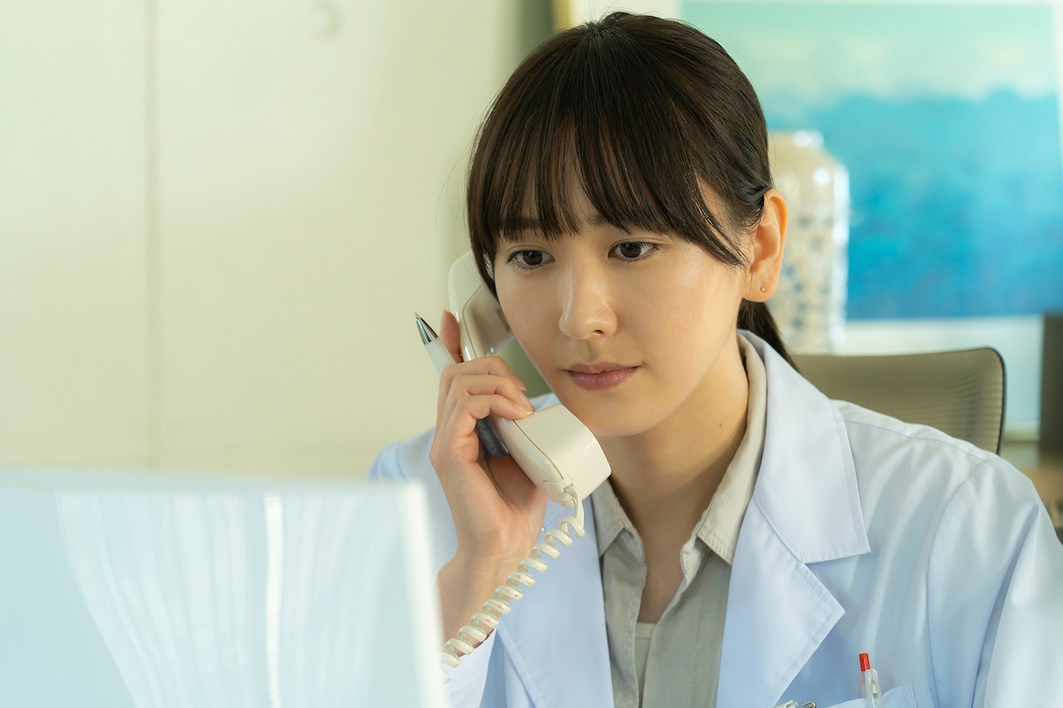 「連続ドラマW フェンス」より、新垣結衣演じる城間薫。