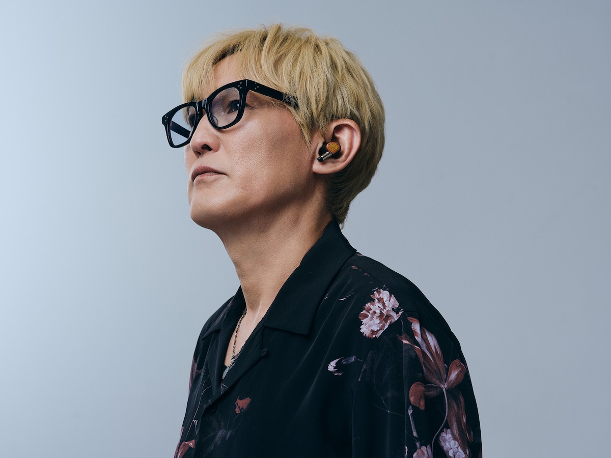 「WOOD master」サンバーストブラウン装着時。