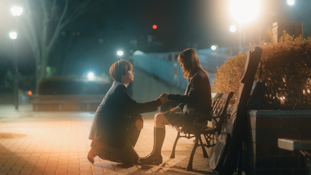 左から菊池冬馬役の曽田陵介、吉岡双葉役の出口夏希。