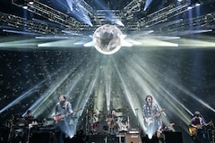 back numberアリーナツアーファイナルWOWOW放送&配信記念|ロックバンドとしての矜持を見せつけた最終公演をレポート