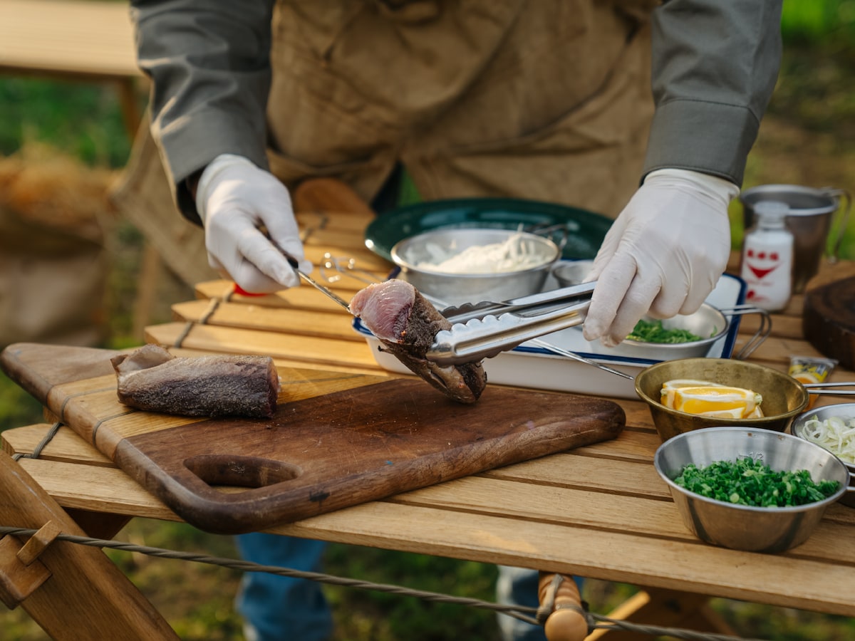 完成したカツオの藁焼き。