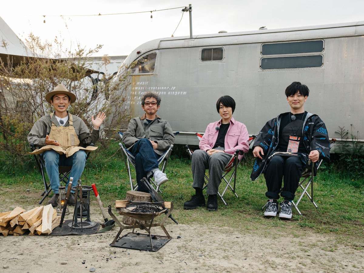 左からたけだバーベキュー、奥田民生、山内総一郎（フジファブリック）、遠山大輔（グランジ）。