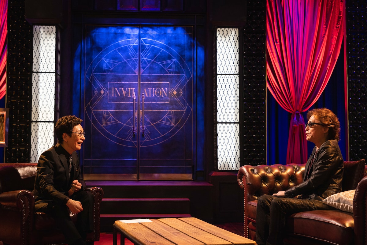 左から古舘伊知郎、甲斐よしひろ。