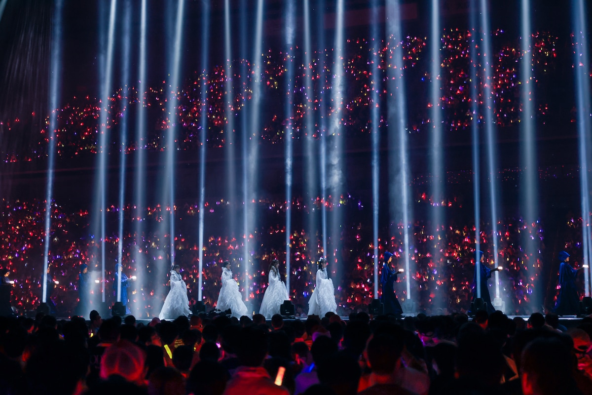 「idola」がパフォーマンスされたシーン。