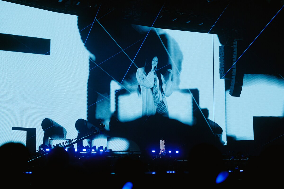 HYEINのソロステージの様子。©2024 ADOR. All Rights Reserved.