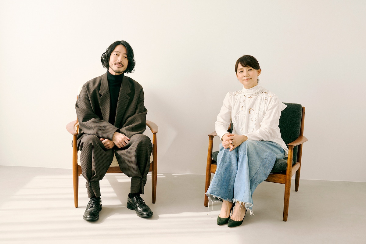 左から大橋トリオ、lily。