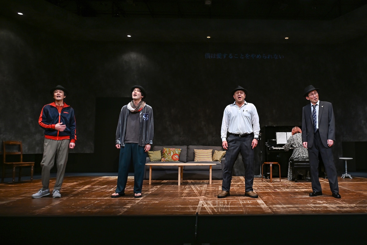 KAAT×城山羊の会「勝手に唾が出てくる甘さ」より。（撮影：益永葉）