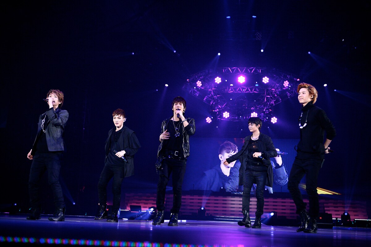 「SHINee THE 1ST CONCERT "SHINee WORLD"2010」より。