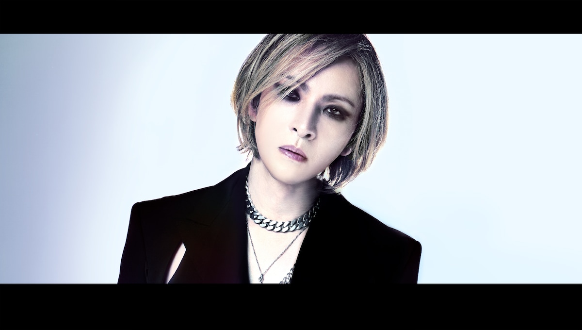 YOSHIKI（Dr, Piano）