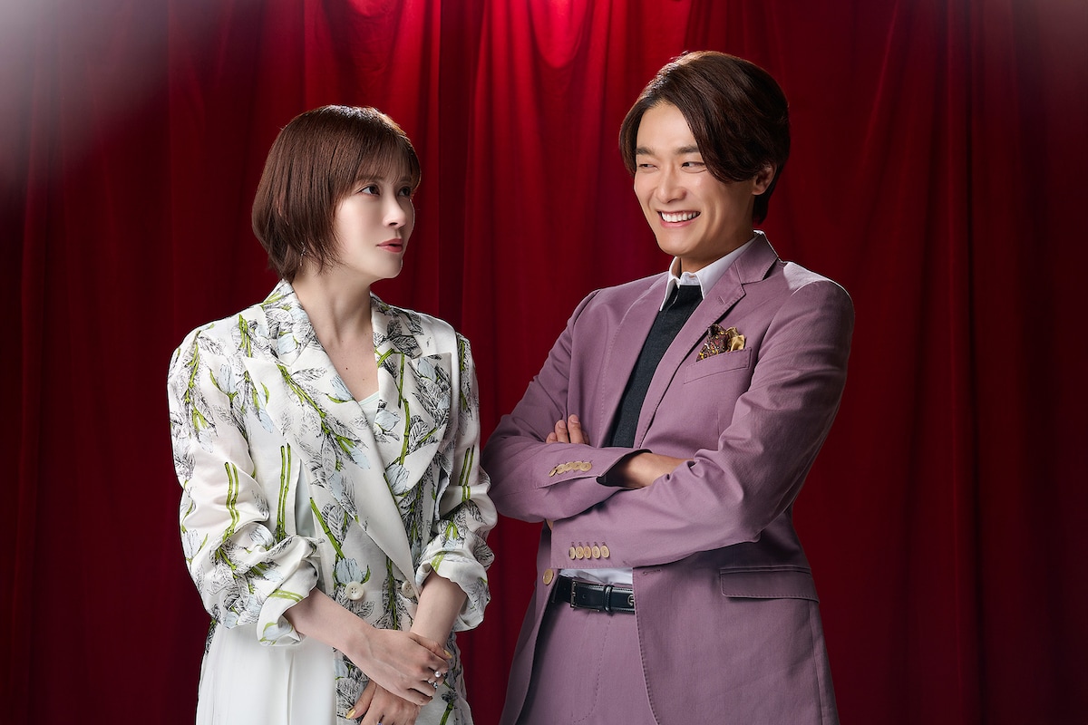 左から宮澤エマ、井上芳雄。