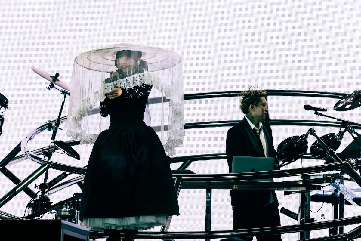 「YOASOBI 5th ANNIVERSARY DOME LIVE 2024 “超現実”」の様子。(Photo by Yoshihiro Mori)