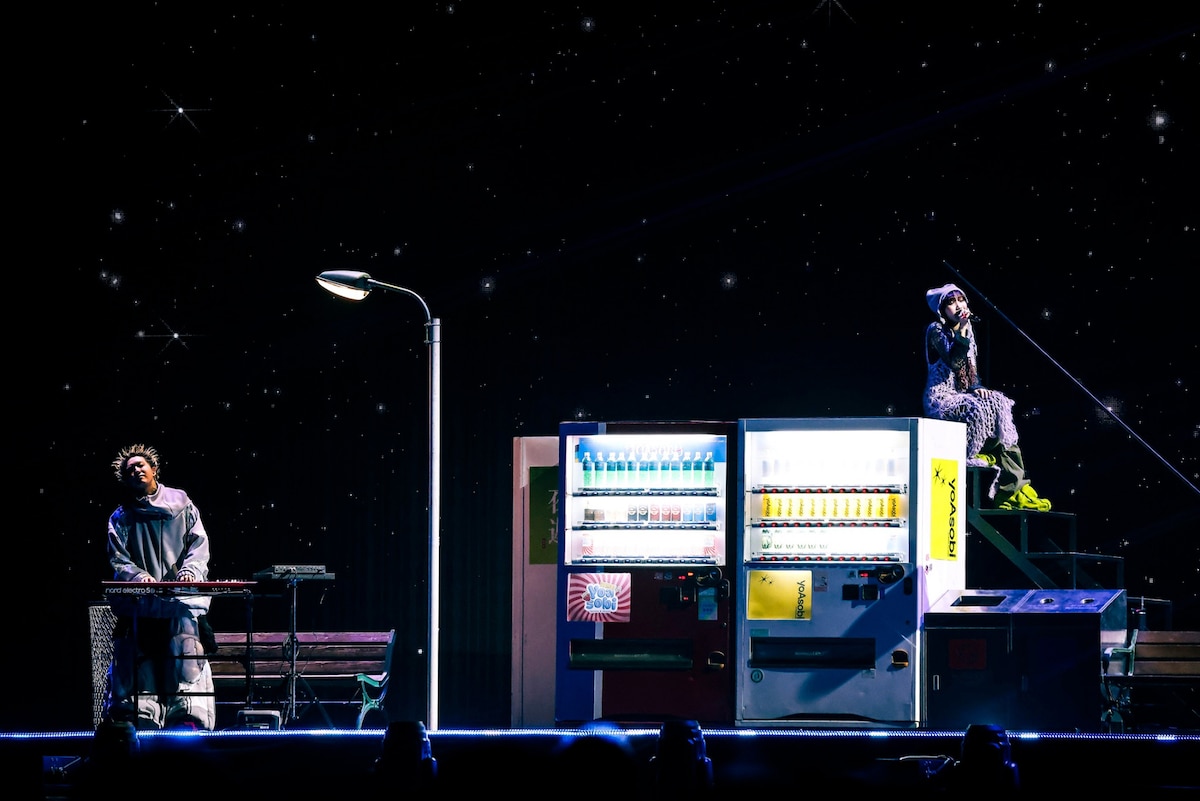 「YOASOBI 5th ANNIVERSARY DOME LIVE 2024 “超現実”」の様子。(Photo by Yoshihiro Mori)