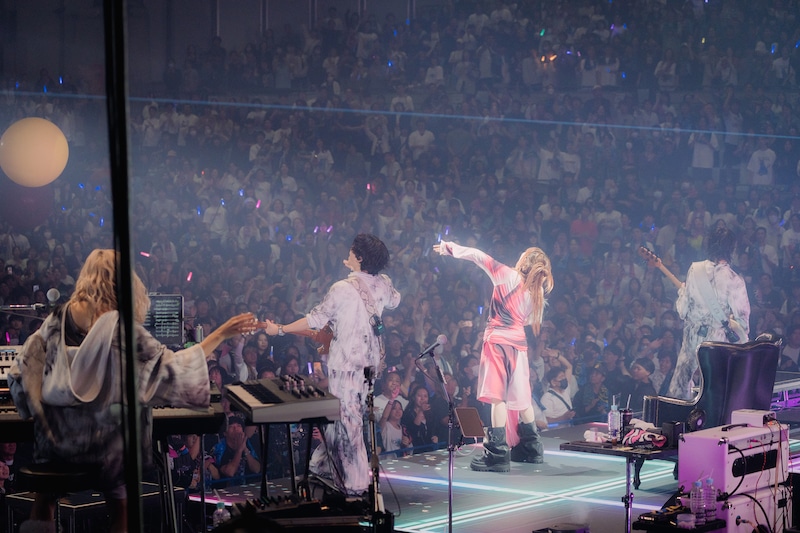 「YOASOBI HALL TOUR 2025 WANDARA」沖縄公演の様子。（Photo by Jun Yokoyama）