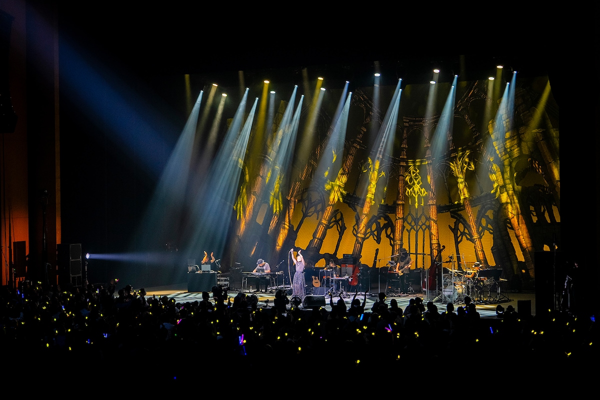 「平原綾香 20th Anniversary Concert Tour 2023 ～Walking with A-ya～」東京公演の様子。