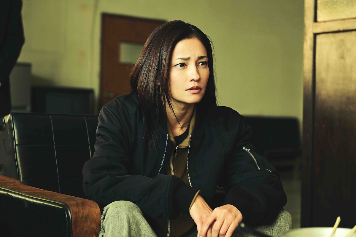 Huluオリジナル「八神瑛子 -上野中央署 組織犯罪対策課-」より、黒木メイサ演じる刑事・八神瑛子