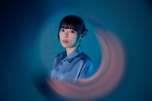 八木海莉がテレビアニメ「アンデッドアンラック」とWurtSとのタッグで見つけた新しい自分