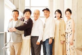 「焼肉ドラゴン」鄭義信×千葉哲也×村川絵梨×智順×イ・ヨンソク×コ・スヒが語る、在日コリアン一家の物語