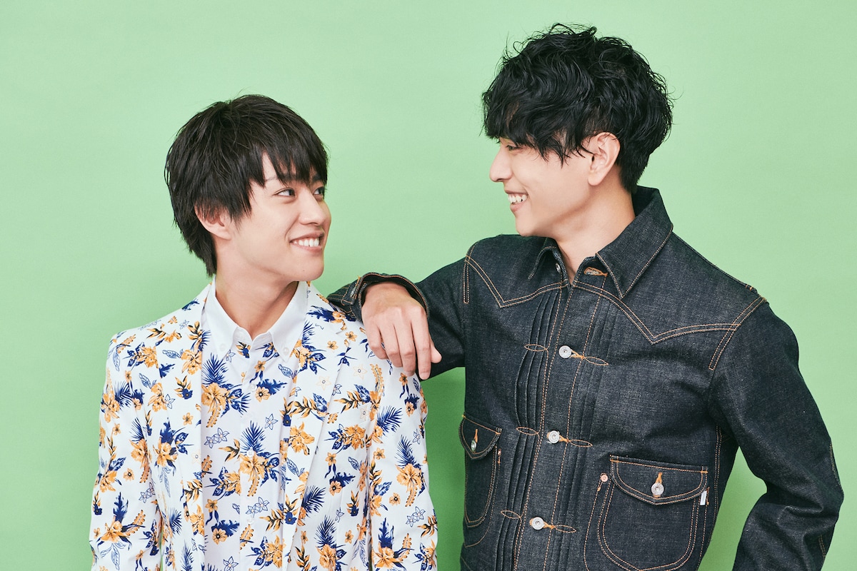 左から醍醐虎汰朗、黒羽麻璃央。