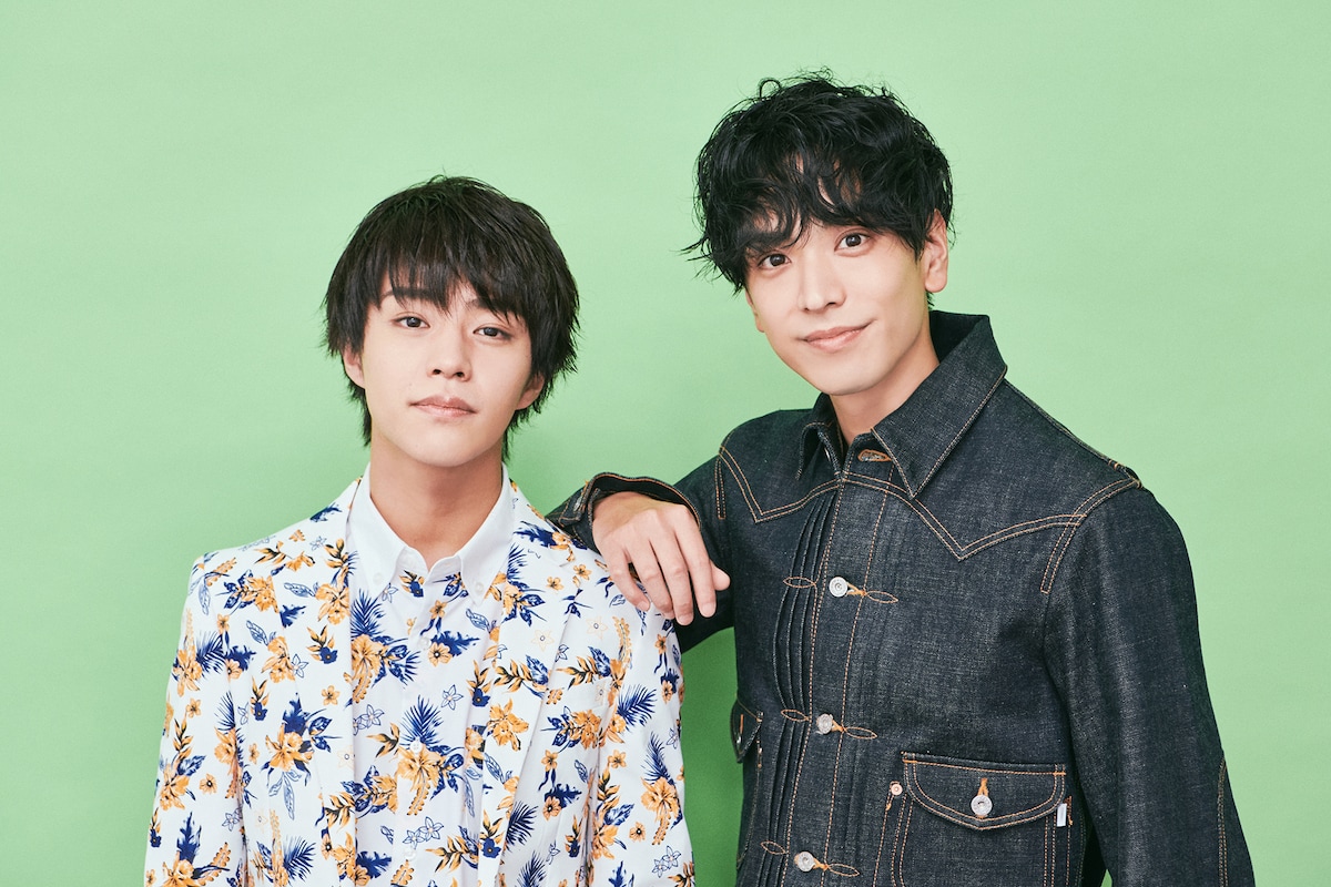 左から醍醐虎汰朗、黒羽麻璃央。