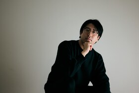 ヤマモトショウが小説家デビュー、“音楽ミステリー作品”で新たな分野に足を踏み入れた理由