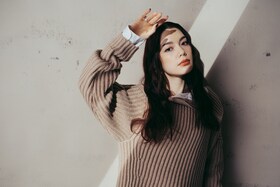 安田レイ「Ray of Light」インタビュー｜「君と世界が終わる日に」との再タッグで届ける希望の歌