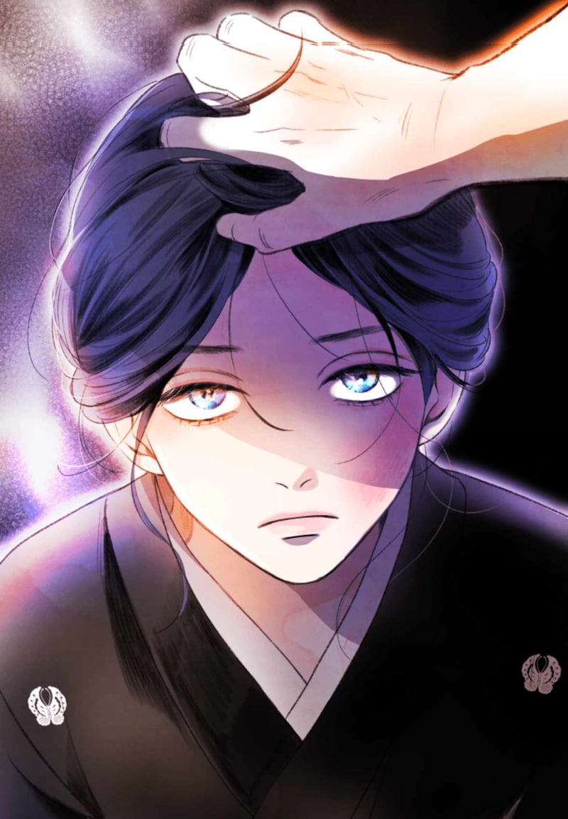 「四度目の夫」より。3人目の夫の葬式で、親族から「あんたが呪い殺したんだろう!?」と言われた美青の心情が、紫色で不気味に表現されている。