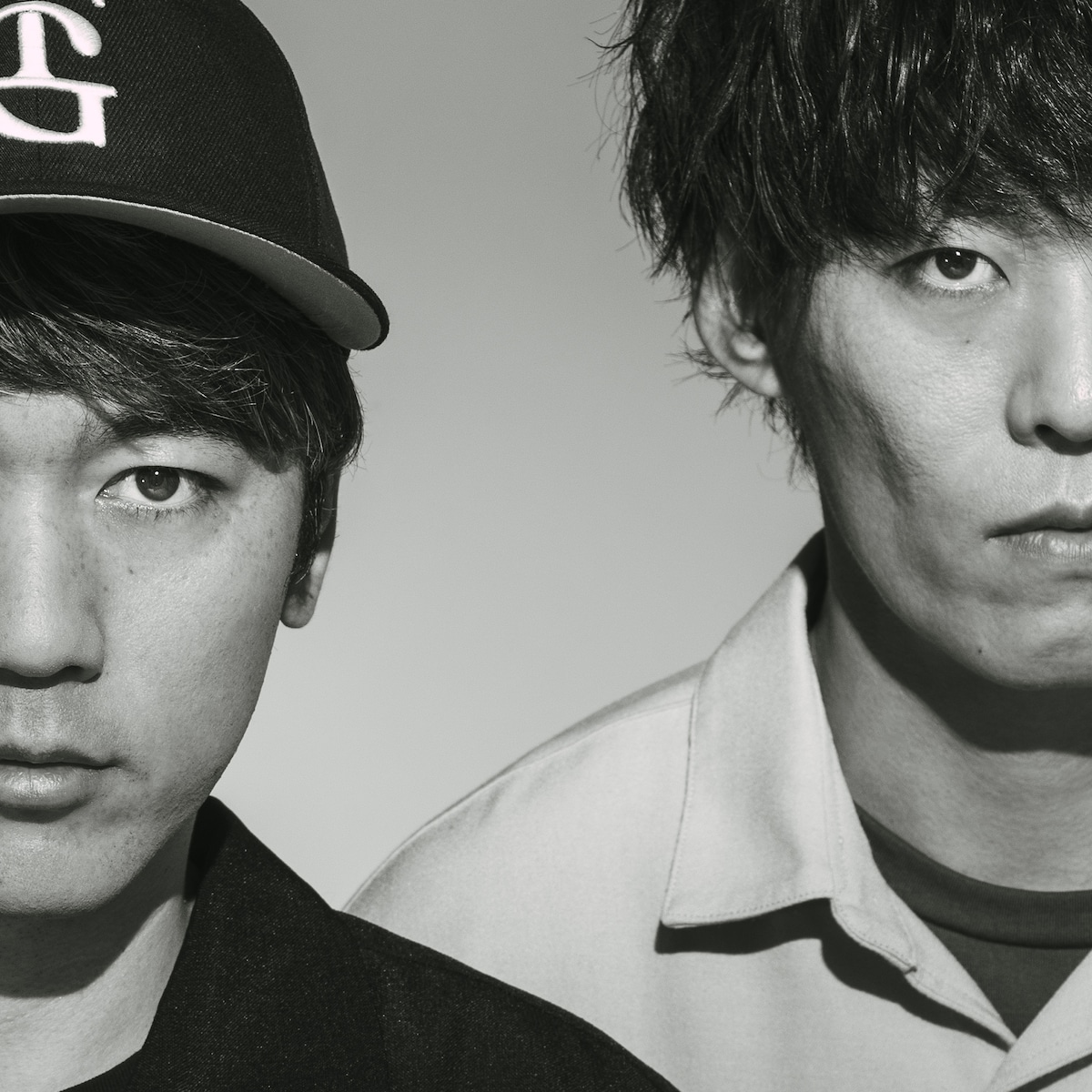 左からRYU-TA（G, Cho）、KOUHEI（Dr, Cho）。