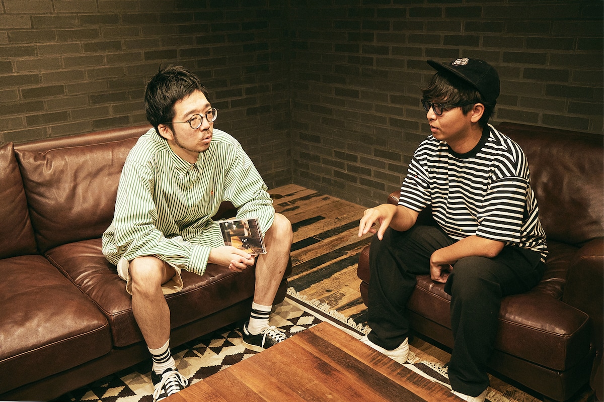 左から櫻田佑（トンツカタン）、吉野エクスプロージョン（G / （夜と）SAMPO）。