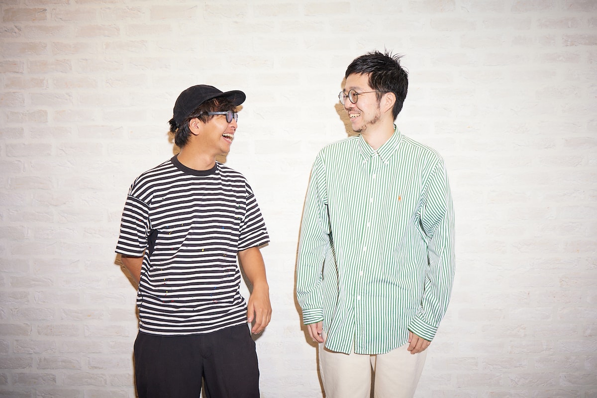 左から吉野エクスプロージョン（G / （夜と）SAMPO）、櫻田佑（トンツカタン）。