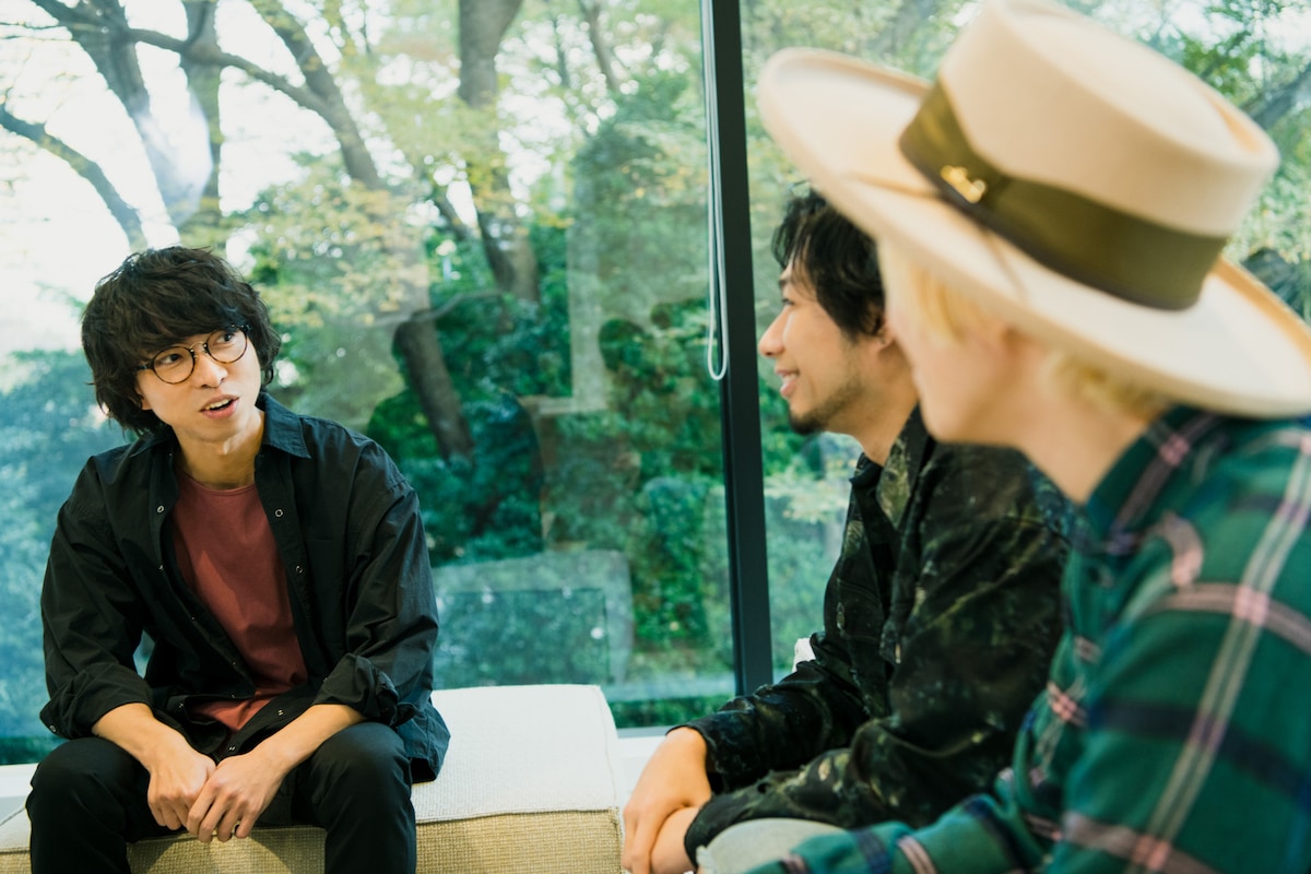 左から橋口洋平(wacci)、吉田山田。