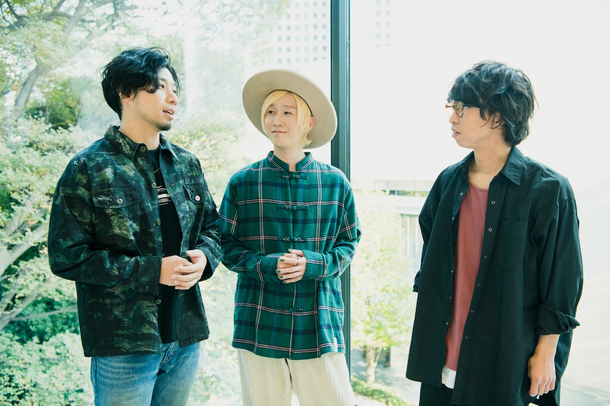 左から吉田山田、橋口洋平（wacci）。