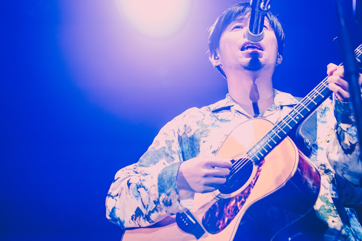 「吉田山田15周年記念 大感謝祭 2Days」バンドバージョンに出演した吉田結威（G, Vo）。（撮影：白石達也）