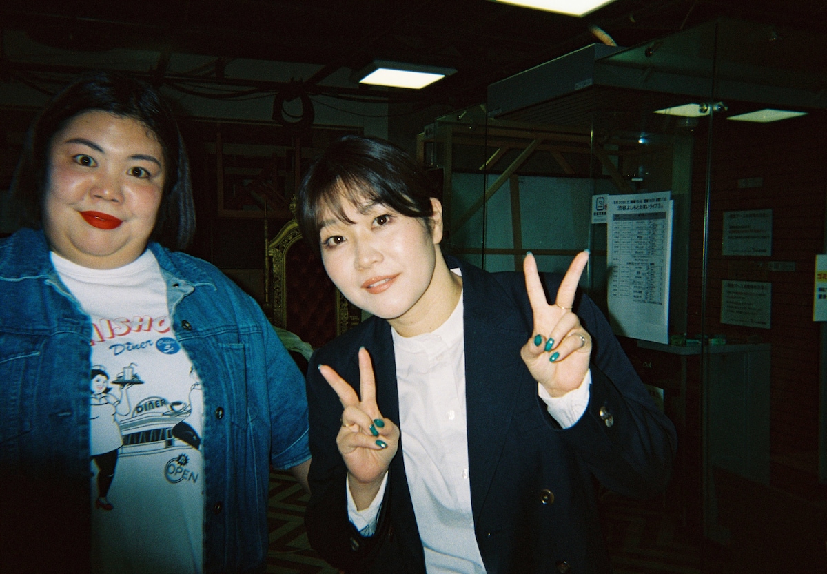 紅しょうが。左から熊元プロレス、稲田美紀。