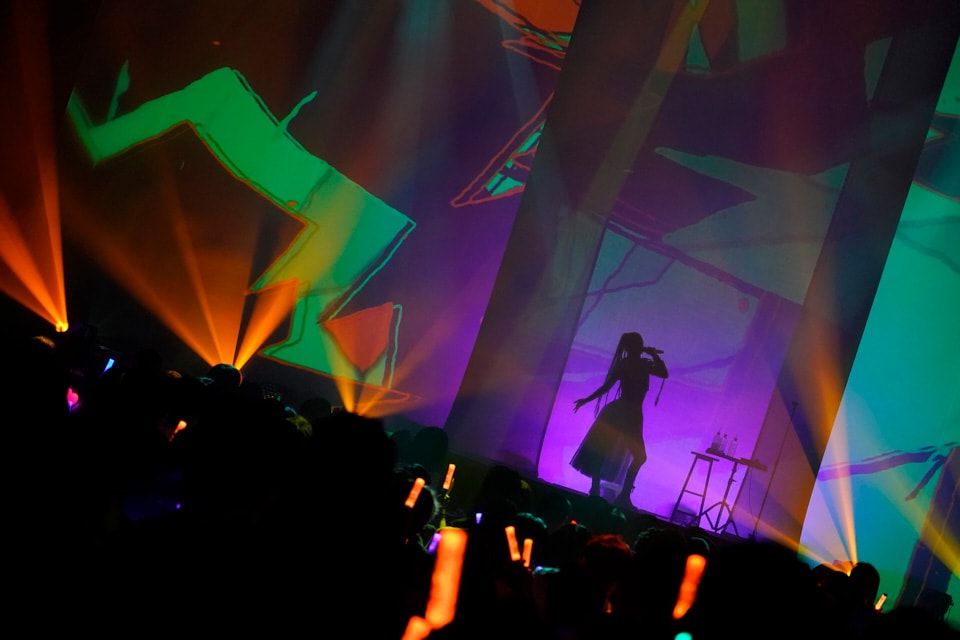 「吉乃 COVER LIVE TOUR 2024 “爪痕”」の様子。（撮影：中原幸）