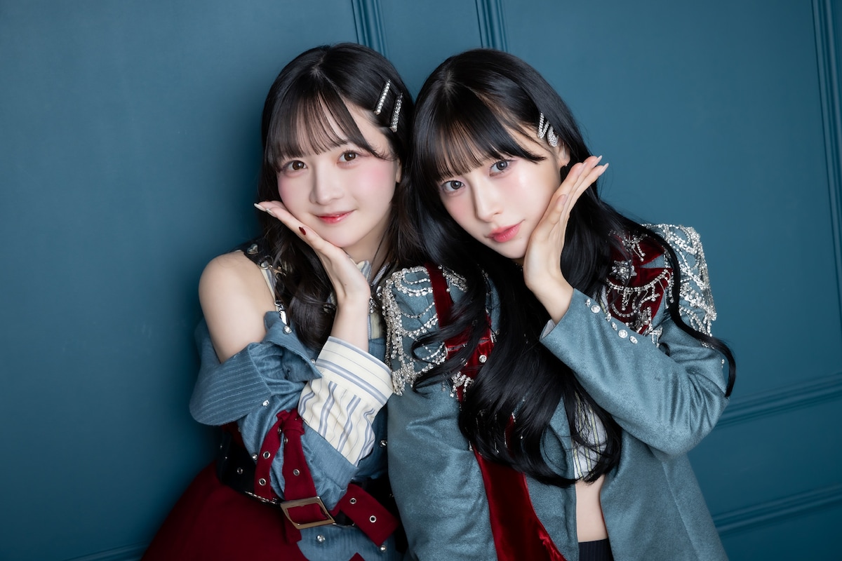 左から君島凪、汐見まとい。