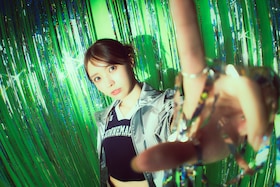 小林由依ソロプロジェクトyousti「Game of Life」特集｜大切なのは「Not game over」の精神、1stシングルに込めた人生観