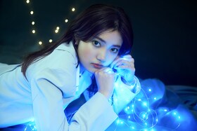 由薫レビュー＆インタビュー｜次世代SSWのバックボーンとドラマ主題歌「星降る夜に」の魅力を掘り下げる