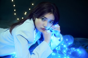 由薫レビュー&インタビュー|次世代SSWのバックボーンとドラマ主題歌「星降る夜に」の魅力を掘り下げる