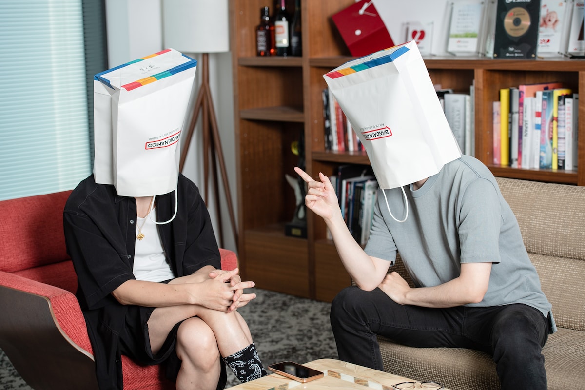 2 ANIMEny DJsの2人。2 ANIMEny DJsは、ミトと牛尾が「全世界の音楽ヲタ、アニヲタへのリスペクト」をモットーに2010年に結成したアニメソングDJユニットだ。