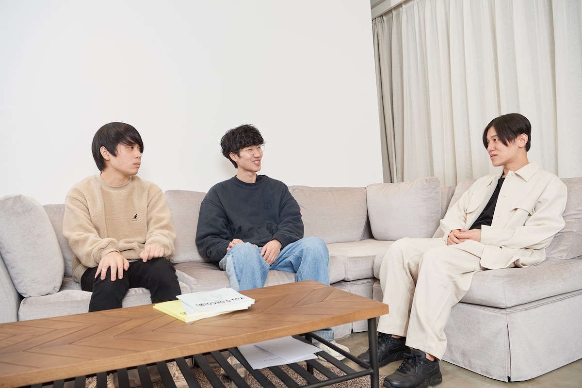 左から柴田（パソコン音楽クラブ）、西山（パソコン音楽クラブ）、DÉ DÉ MOUSE。