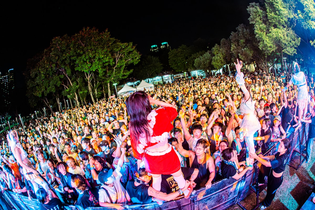 「??カ国 ??都市 日の本も飛び出し～増変侵喰愛rosion～TOUR」の様子。