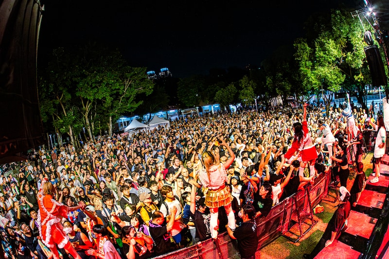 「??カ国 ??都市 日の本も飛び出し～増変侵喰愛rosion～TOUR」の様子。