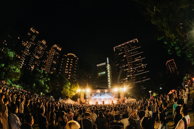 「??カ国 ??都市 日の本も飛び出し～増変侵喰愛rosion～TOUR」の様子。