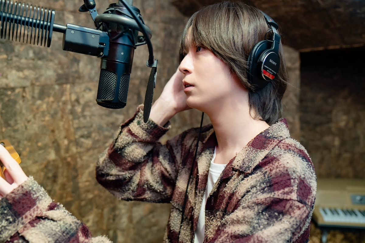 「ZERO RISE -Crawl your way up from ZERO-」の収録に臨む笹森裕貴。