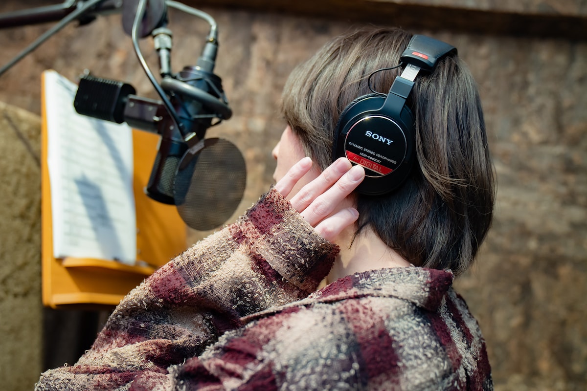 「ZERO RISE -Crawl your way up from ZERO-」の収録に臨む笹森裕貴。